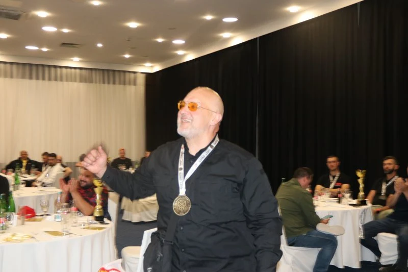 Geçmiş organizasyonun seremoni alanından