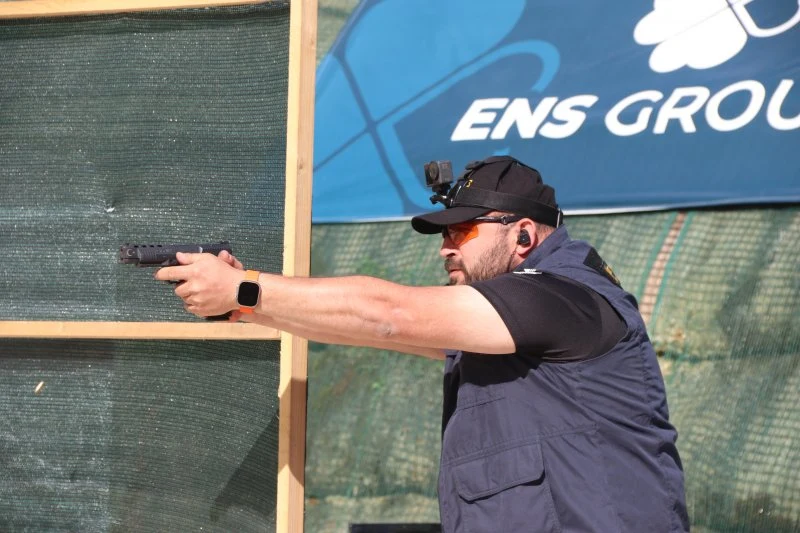 Mete Academy arşivinden IDPA müsabakasında yarışan sporcu